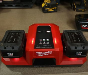 Milwaukee M18 DBSC Dual Rapid Charche Rychlo nabíječka