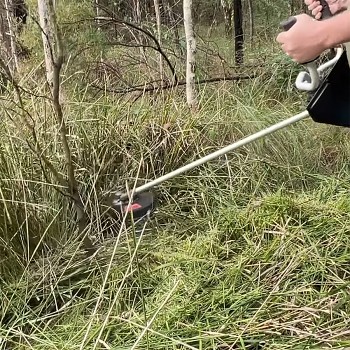 Milwaukee M18 F2BCU-0 křovinořez s rukojetí