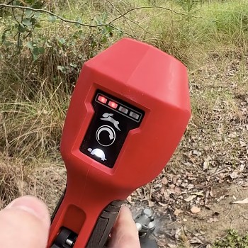 Milwaukee M18 F2BCU-122 křovinořez s rukojetí a postrojem