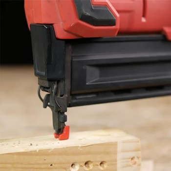 Milwaukee M18 FN18GS-0X aku hřebíkovačka